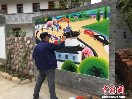 衢州16名“田园毕加索”共绘一公里农民画墙