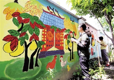 江湾镇街道居民结合文明城区创建，自发打造手绘墙