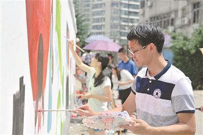 常州开展公益墙绘活动 宣传文明传播道德