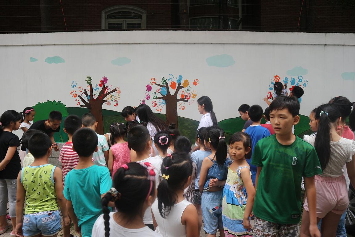 晋阳社区开展儿童涂鸦墙绘活动