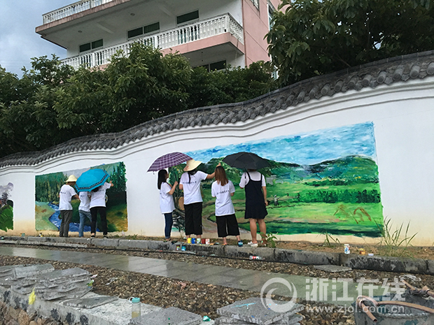 美丽墙绘绽放乡村 浙江电大学生暑期实践圆满完成