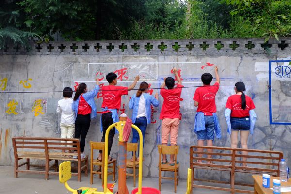 墙绘推动中国梦，助力扶贫山村行